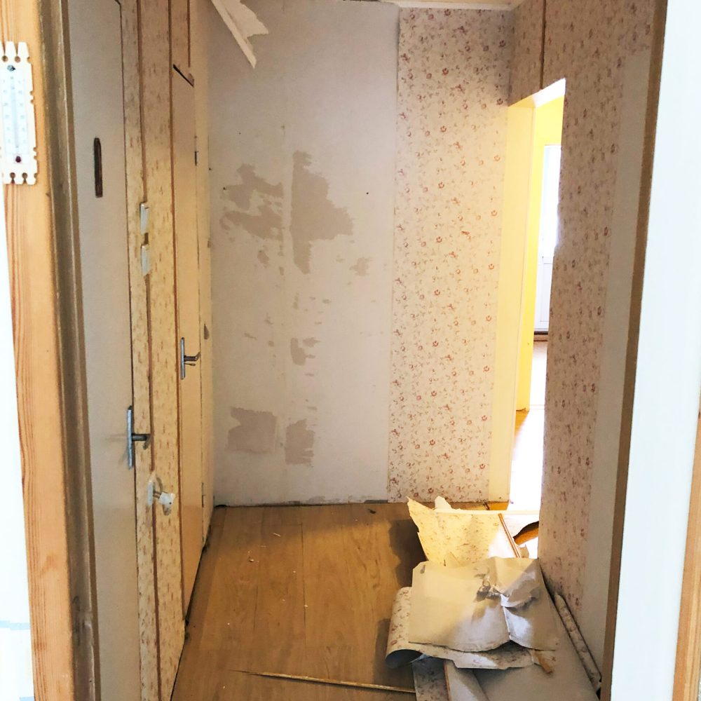 TEHTUD TÖÖD korteri rekostrueerimsitööd, uste paigaldus, põranda paigaldus, vannitoa ehitus, uue veetorustiku paigaldus,
